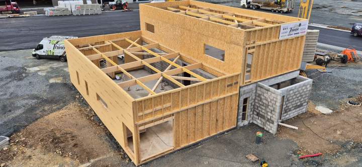 Construction écologique pour un habitat moderne performant.